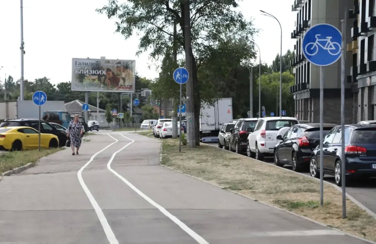 В Воронеже приступили к обозначению велополос на тротуарах В Воронеже приступили к обозначению велополос на тротуарах