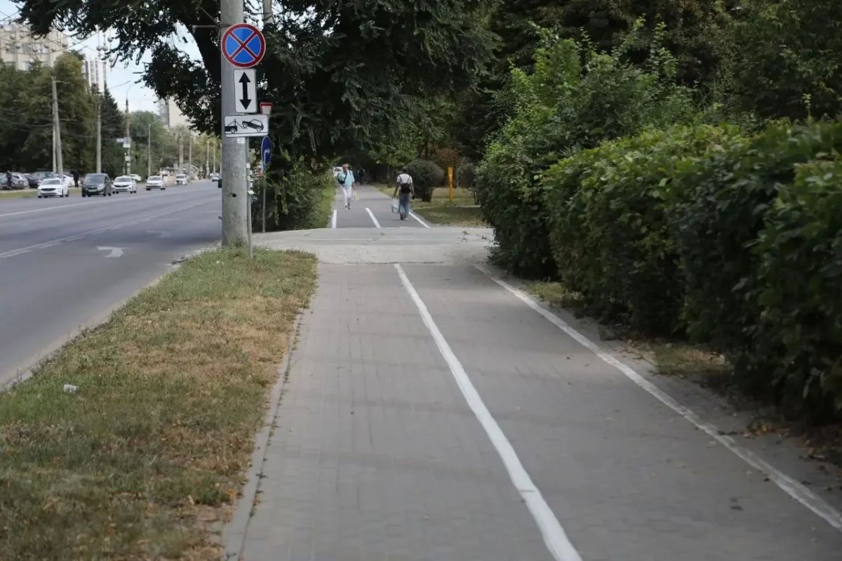 В Воронеже приступили к обозначению велополос на тротуарах В Воронеже приступили к обозначению велополос на тротуарах