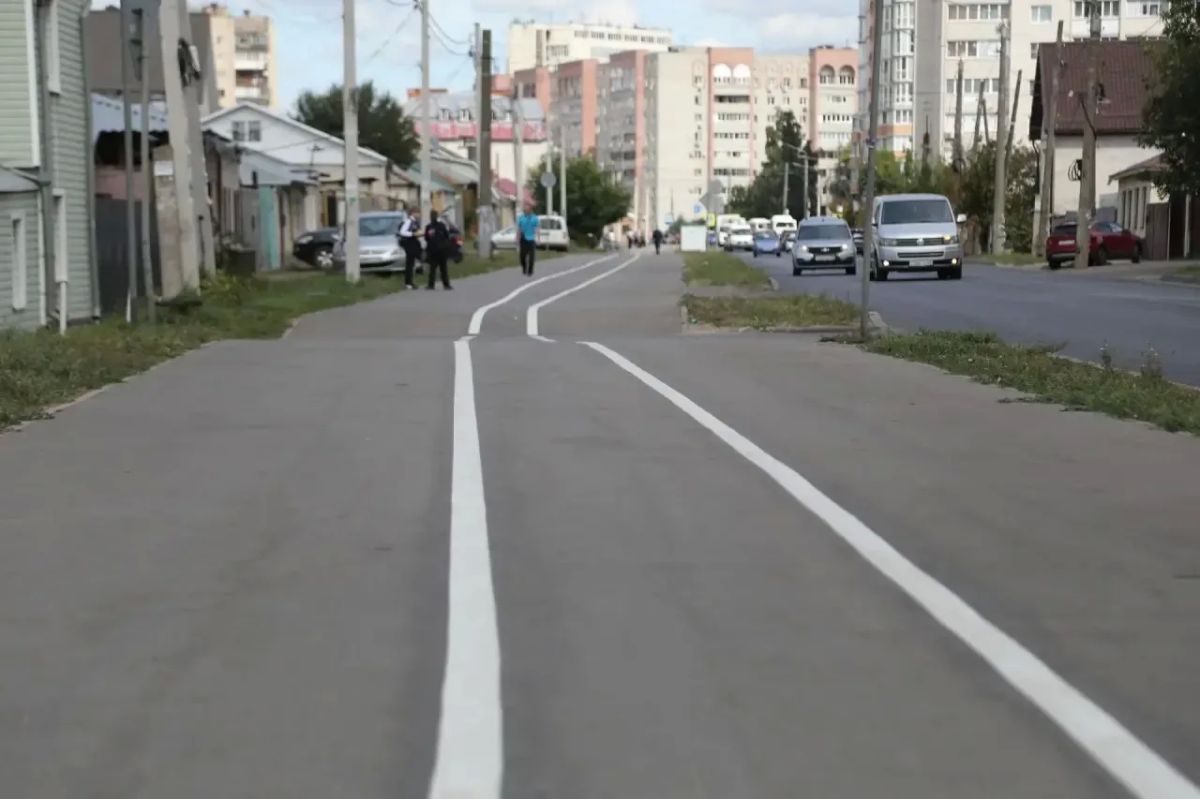 В Воронеже приступили к обозначению велополос на тротуарах В Воронеже приступили к обозначению велополос на тротуарах