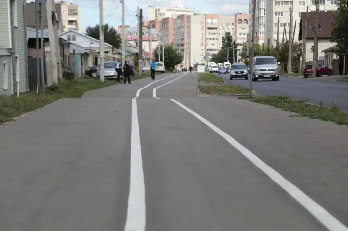 В Воронеже приступили к обозначению велополос на тротуарах В Воронеже приступили к обозначению велополос на тротуарах