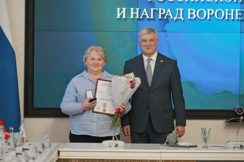 Губернатор Александр Гусев вручил государственные награды выдающимся воронежцам Губернатор Александр Гусев вручил государственные награды выдающимся воронежцам