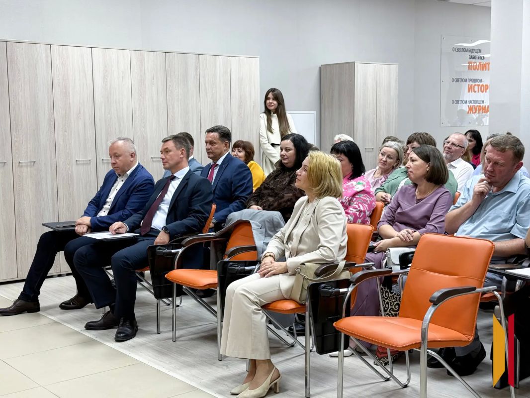 Вице-спикер Госдумы РФ Алексей Гордеев проводит пресс-конференцию в редакции РИА «Воронеж» Вице-спикер Госдумы РФ Алексей Гордеев проводит пресс-конференцию в редакции РИА «Воронеж»