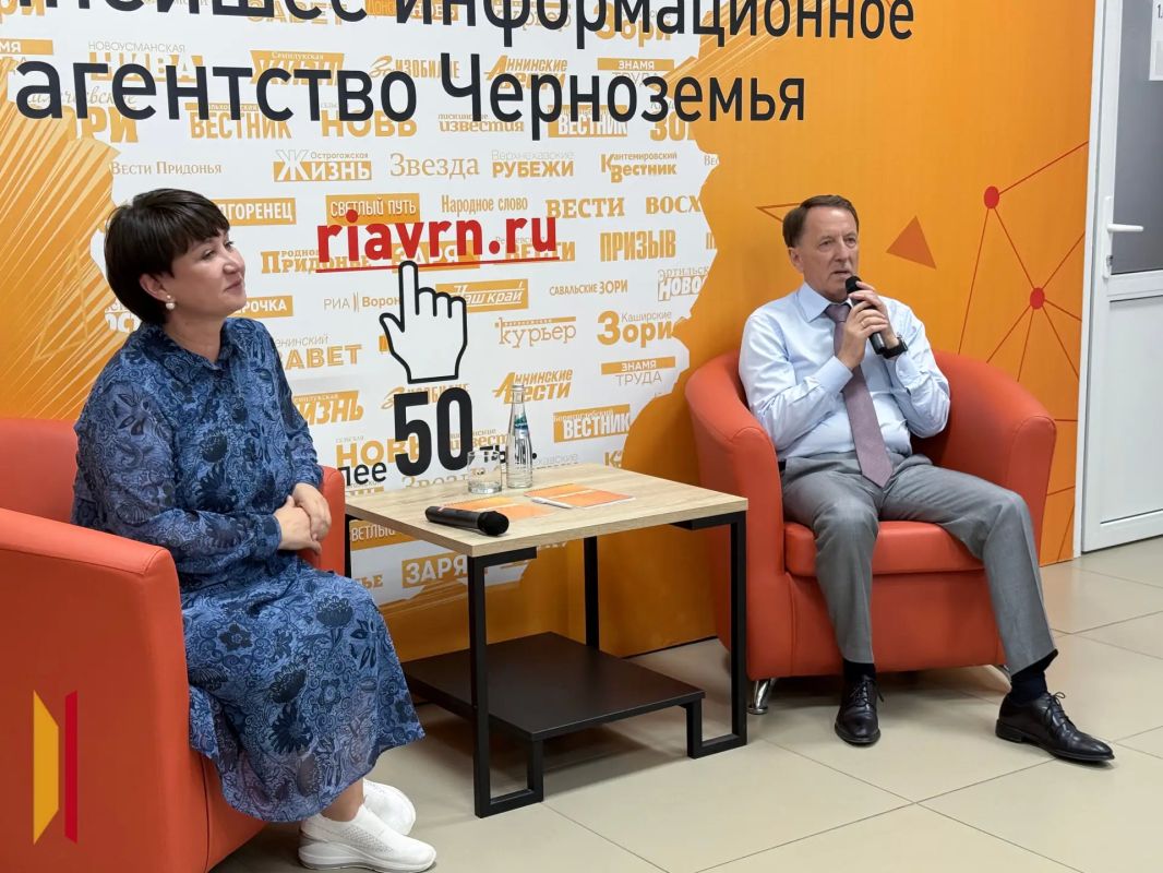 Вице-спикер Госдумы РФ Алексей Гордеев проводит пресс-конференцию в редакции РИА «Воронеж» Вице-спикер Госдумы РФ Алексей Гордеев проводит пресс-конференцию в редакции РИА «Воронеж»
