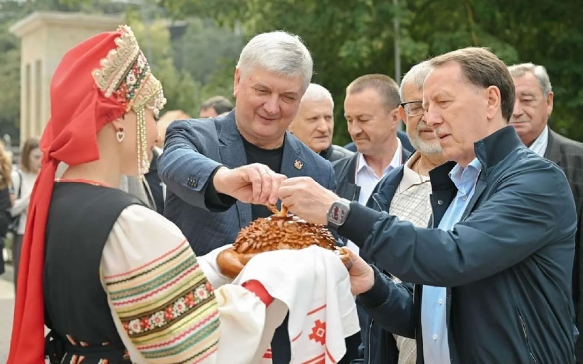 В Центральном парке Воронежа прошел фестиваль «Гастрокультура» при участии губернатора Александра Гусева, зампреда Госдумы Алексея Гордеева, сенатора РФ Александра Карелина