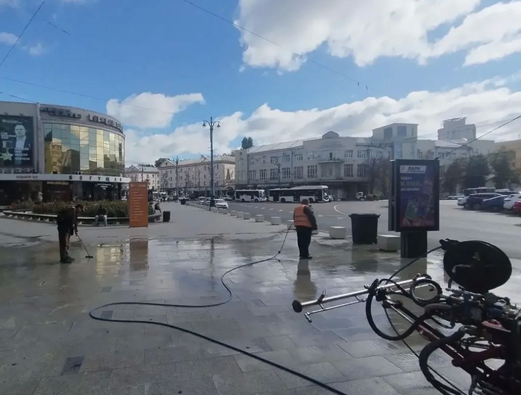 Продолжаем готовить главную улицу ко Дню города Продолжаем готовить главную улицу ко Дню города