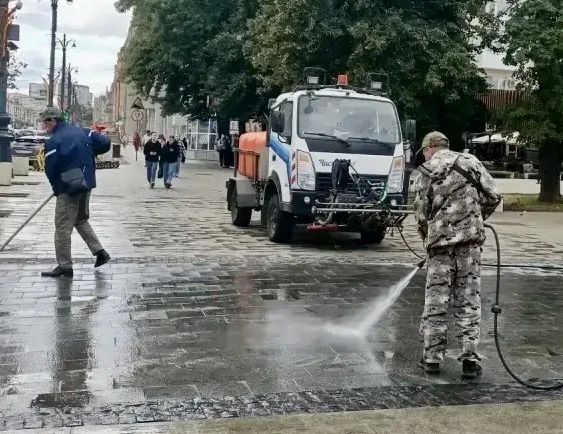 Продолжаем готовить главную улицу ко Дню города Продолжаем готовить главную улицу ко Дню города