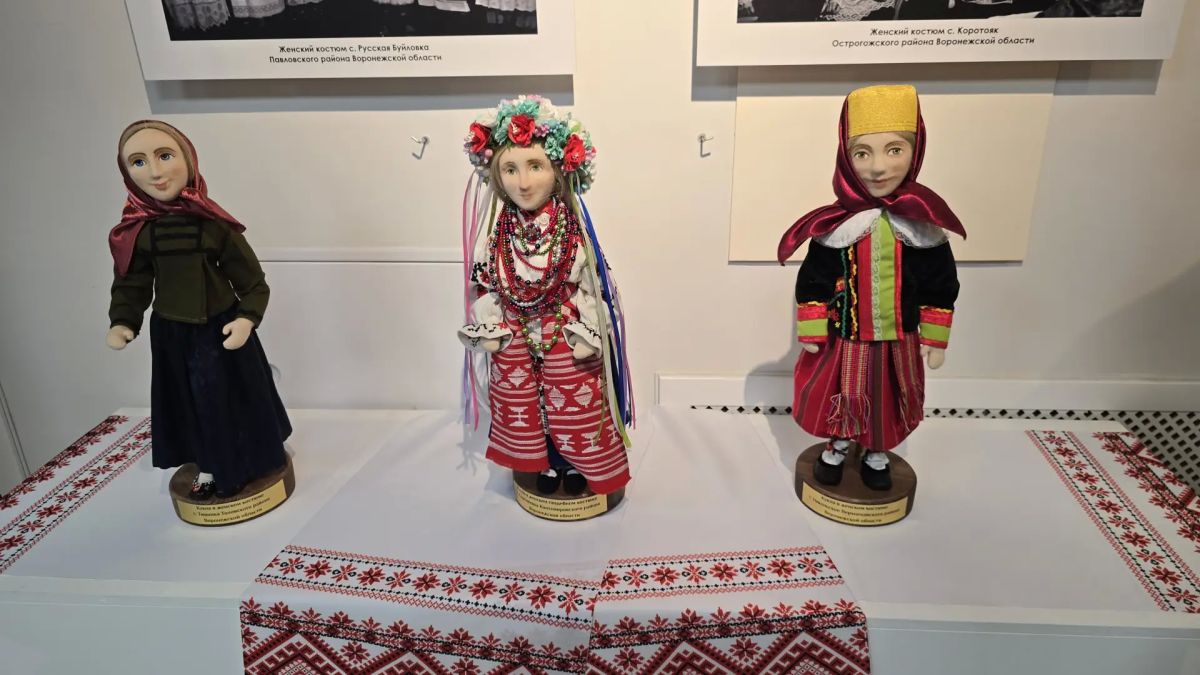 "Народный шик: традиции в миниатюре" — уникальная выставка открылась в Воронежском музее им. И.Н. Крамского "Народный шик: традиции в миниатюре" — уникальная выставка открылась в Воронежском музее им. И.Н. Крамского