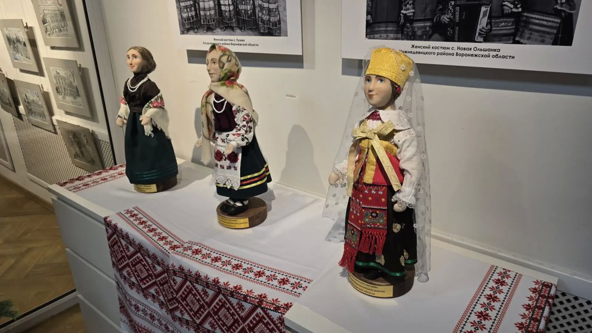 "Народный шик: традиции в миниатюре" — уникальная выставка открылась в Воронежском музее им. И.Н. Крамского "Народный шик: традиции в миниатюре" — уникальная выставка открылась в Воронежском музее им. И.Н. Крамского