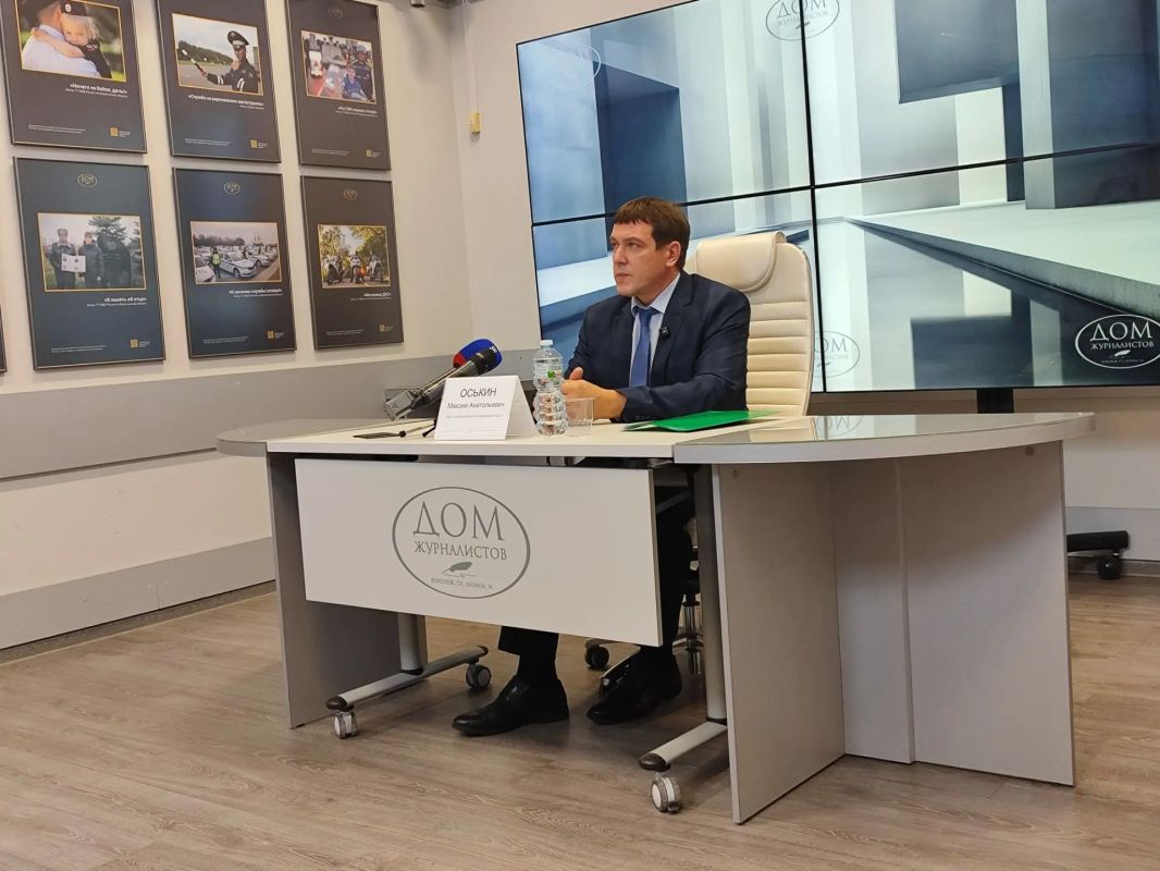 — Александр Викторович (Гусев) однозначно выступает против точечных застроек в пользу комплексного развития территорий