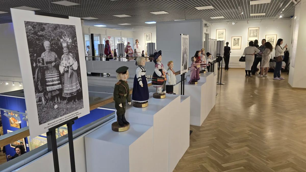 "Народный шик: традиции в миниатюре" — уникальная выставка открылась в Воронежском музее им. И.Н. Крамского "Народный шик: традиции в миниатюре" — уникальная выставка открылась в Воронежском музее им. И.Н. Крамского