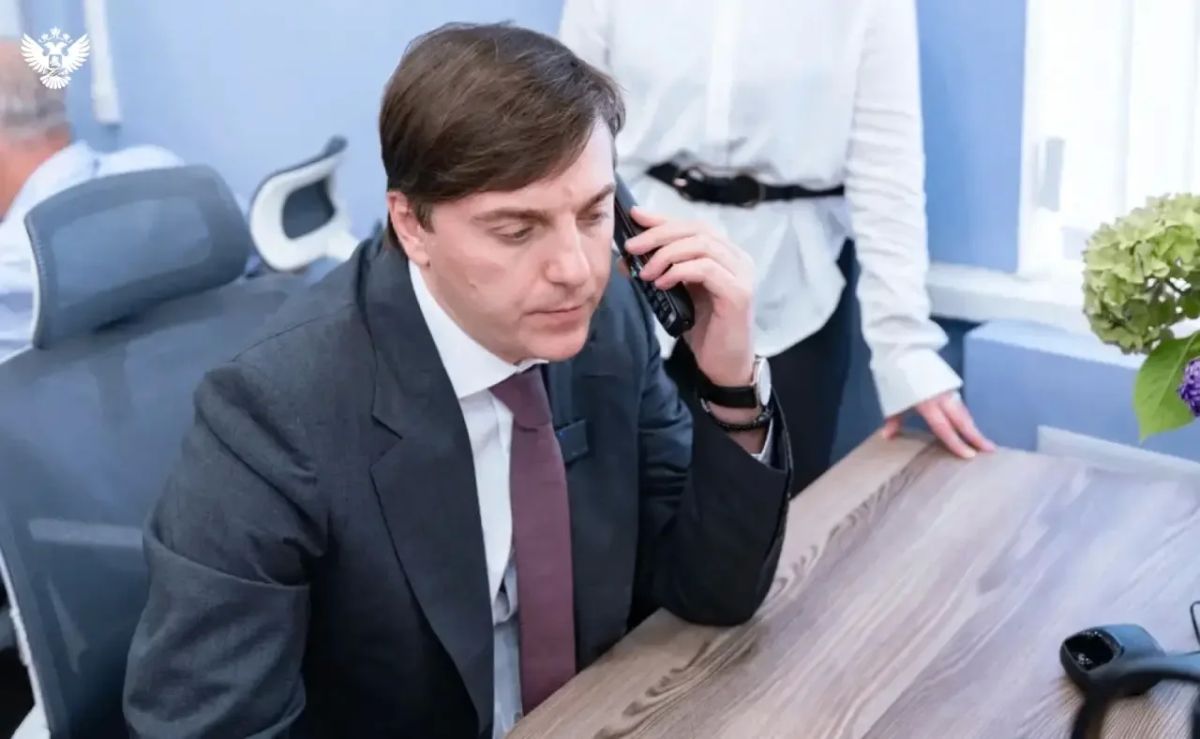 Министр просвещения Сергей Кравцов открыл линию психологической помощи «Школа доверия» Министр просвещения Сергей Кравцов открыл линию психологической помощи «Школа доверия»