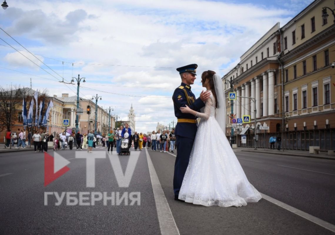 Лав-стори на День города. Для 21-летней Светланы и её жениха-курсанта этот День города стал двойным праздником