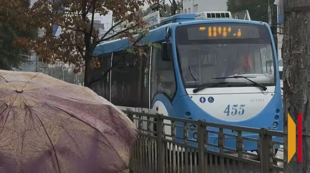 Воронеж постепенно набирает краски осени Воронеж постепенно набирает краски осени