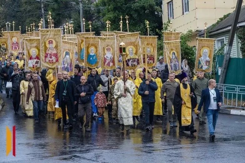 Тысячи воронежцев прошли крестным ходом 13 сентября Тысячи воронежцев прошли крестным ходом 13 сентября