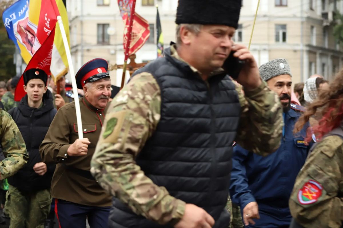 Тысячи воронежцев прошли крестным ходом 13 сентября Тысячи воронежцев прошли крестным ходом 13 сентября
