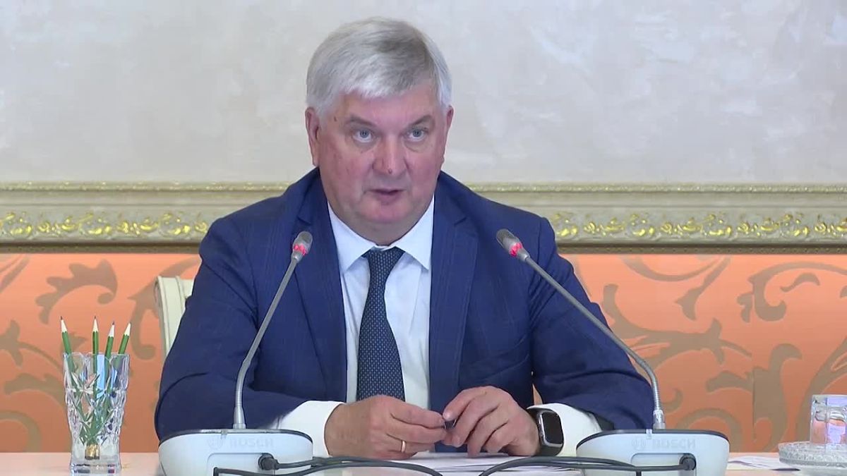 Губернатор Александр Гусев призвал глав муниципалитетов включиться в подготовку проведения выборной кампании: