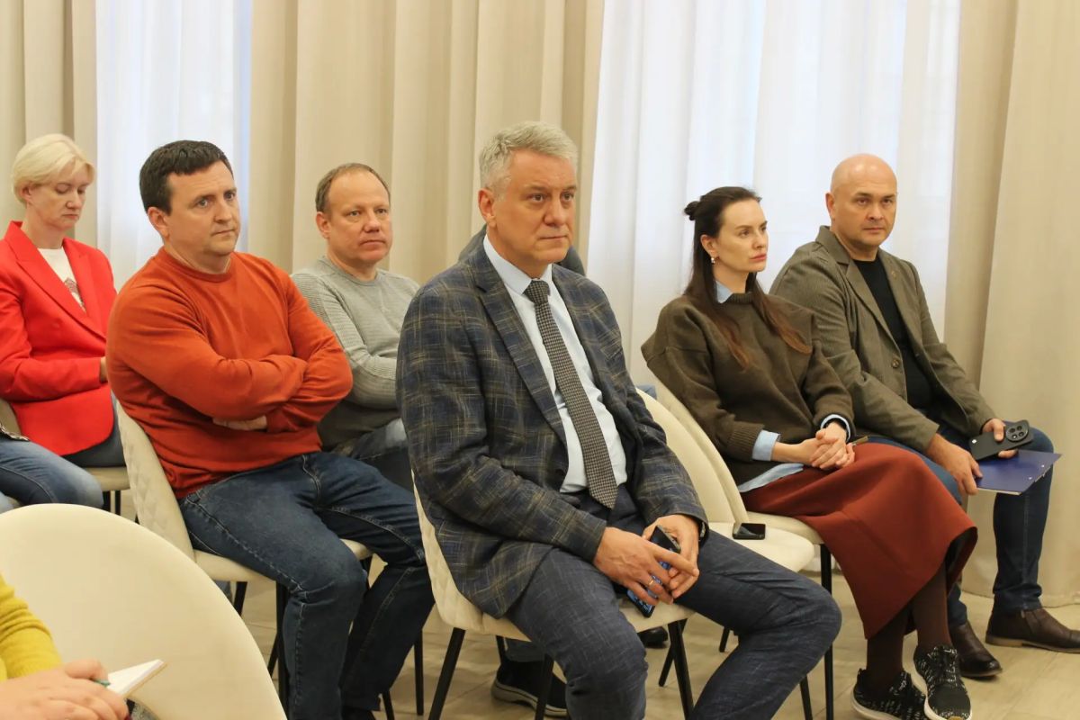 Сегодня Общественный штаб по наблюдению за выборами провел заседание в преддверии выборов, посвященное организации общественного наблюдения в Единый день голосования — с 18 по 20 сентября Сегодня Общественный штаб по наблюдению за выборами провел заседание в преддверии выборов, посвященное организации общественного наблюдения в Единый день голосования — с 18 по 20 сентября