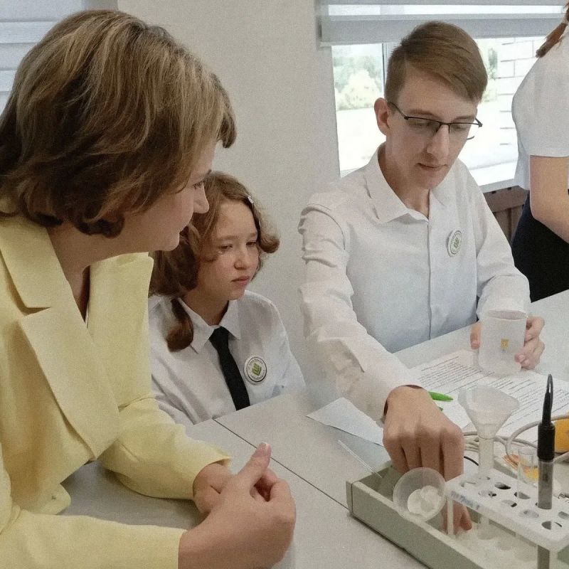 В школе Воронежской области открыли агролабораторию нового поколения! В школе Воронежской области открыли агролабораторию нового поколения!