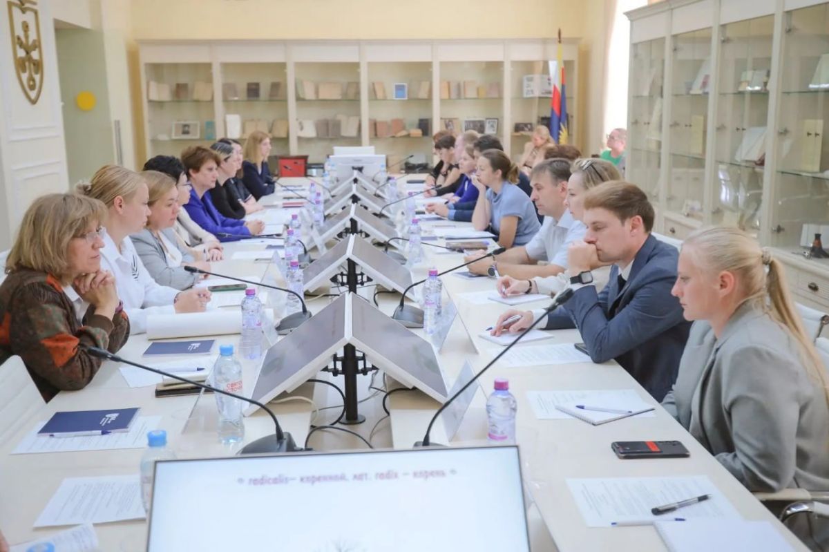 Сотрудники Воронежского Главка провели рабочую встречу по миграционно-визовому сопровождению иностранных студентов Сотрудники Воронежского Главка провели рабочую встречу по миграционно-визовому сопровождению иностранных студентов