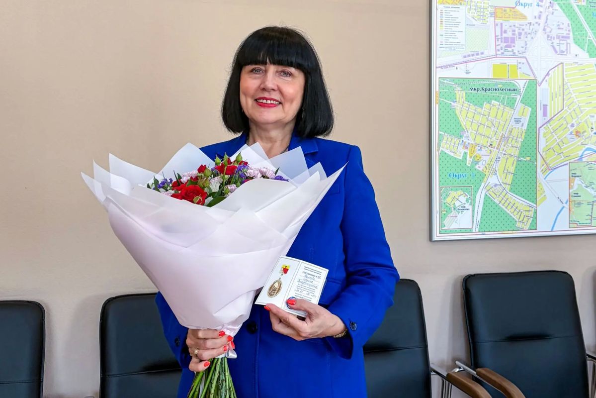 Директор Воронежского юридического техникума Лариса Волкова стала «Почетным гражданином Железнодорожного района» Директор Воронежского юридического техникума Лариса Волкова стала «Почетным гражданином Железнодорожного района»