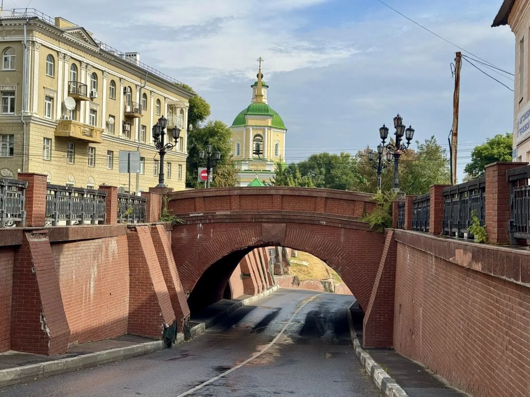 Каменный мост в Воронеже – одна из главных достопримечательностей, которой в этом году исполнилось 200 лет Каменный мост в Воронеже – одна из главных достопримечательностей, которой в этом году исполнилось 200 лет