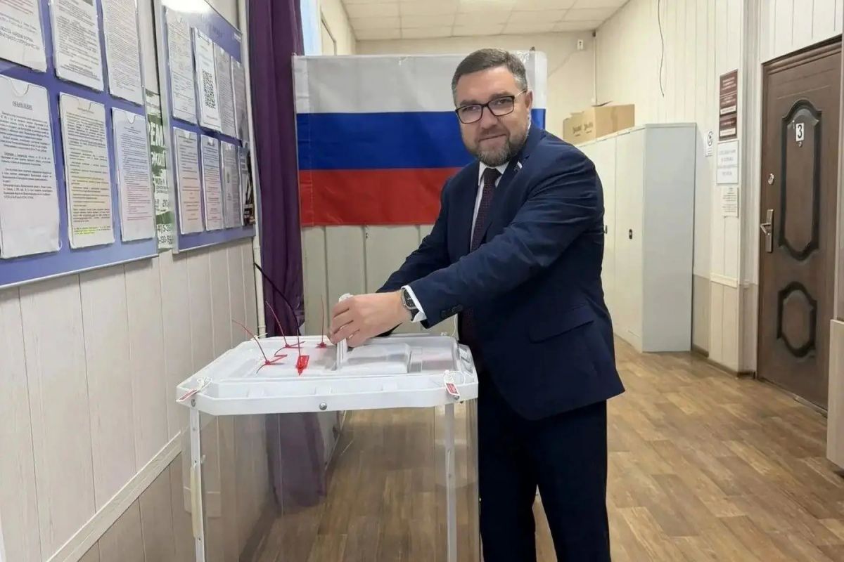 Председатель и депутаты Воронежской областной Думы проголосовали на выборах депутатов Госдумы Председатель и депутаты Воронежской областной Думы проголосовали на выборах депутатов Госдумы