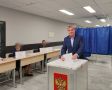 В первый день голосования депутат Воронежской городской Думы Сергей Колиух и руководитель аппарата Воронежской городской Думы Наталья Котенко посетили избирательный участок в средней общеобразовательной школе № 45