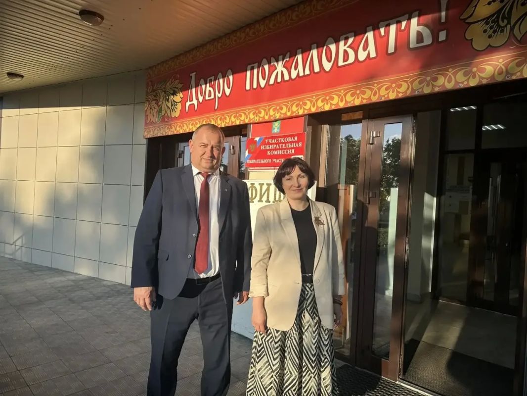 Министр труда и занятости населения Воронежской области Майя Мандрыкина посетила Петропавловский муниципальный район с рабочим визитом Министр труда и занятости населения Воронежской области Майя Мандрыкина посетила Петропавловский муниципальный район с рабочим визитом