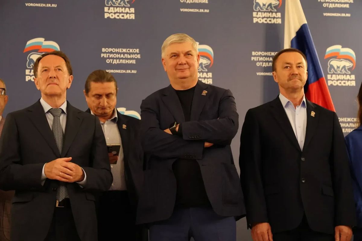 Вместе с заместителем председателя Госдумы Алексеем Гордеевым и губернатором Александром Гусевым по видеосвязи принял участие в совещании с председателем «Единой России» Дмитрием Медведевым, посвященном предварительным... Вместе с заместителем председателя Госдумы Алексеем Гордеевым и губернатором Александром Гусевым по видеосвязи принял участие в совещании с председателем «Единой России» Дмитрием Медведевым, посвященном предварительным...