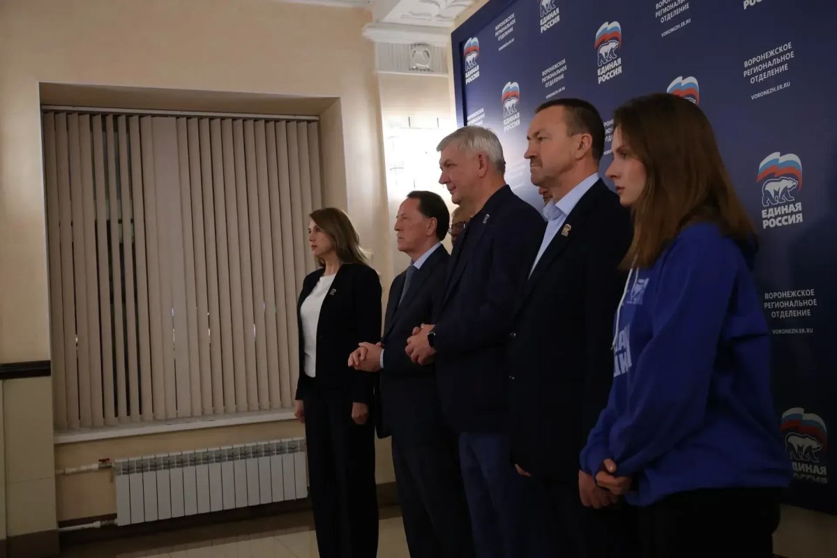 Вместе с заместителем председателя Госдумы Алексеем Гордеевым и губернатором Александром Гусевым по видеосвязи принял участие в совещании с председателем «Единой России» Дмитрием Медведевым, посвященном предварительным... Вместе с заместителем председателя Госдумы Алексеем Гордеевым и губернатором Александром Гусевым по видеосвязи принял участие в совещании с председателем «Единой России» Дмитрием Медведевым, посвященном предварительным...