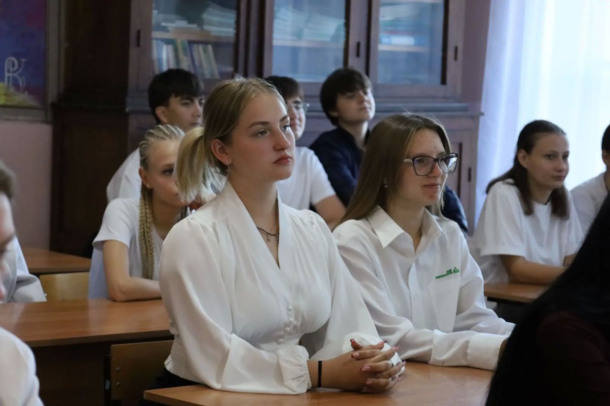 В колледжах и техникумах региона начали понедельник с бесед о подвигах и технологиях В колледжах и техникумах региона начали понедельник с бесед о подвигах и технологиях
