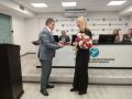 Министр здравоохранения Воронежской области Игорь Банин сегодня вручил депутату Воронежской городской Думы, председателю постоянной комиссии по здравоохранению, руководителю фракции "Единая Россия", главному врачу Бюджетного...