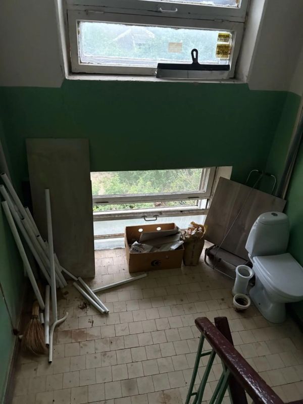 Текучие последствия капремонта и птичий помет третий месяц не дают покоя жителям многоэтажки Текучие последствия капремонта и птичий помет третий месяц не дают покоя жителям многоэтажки