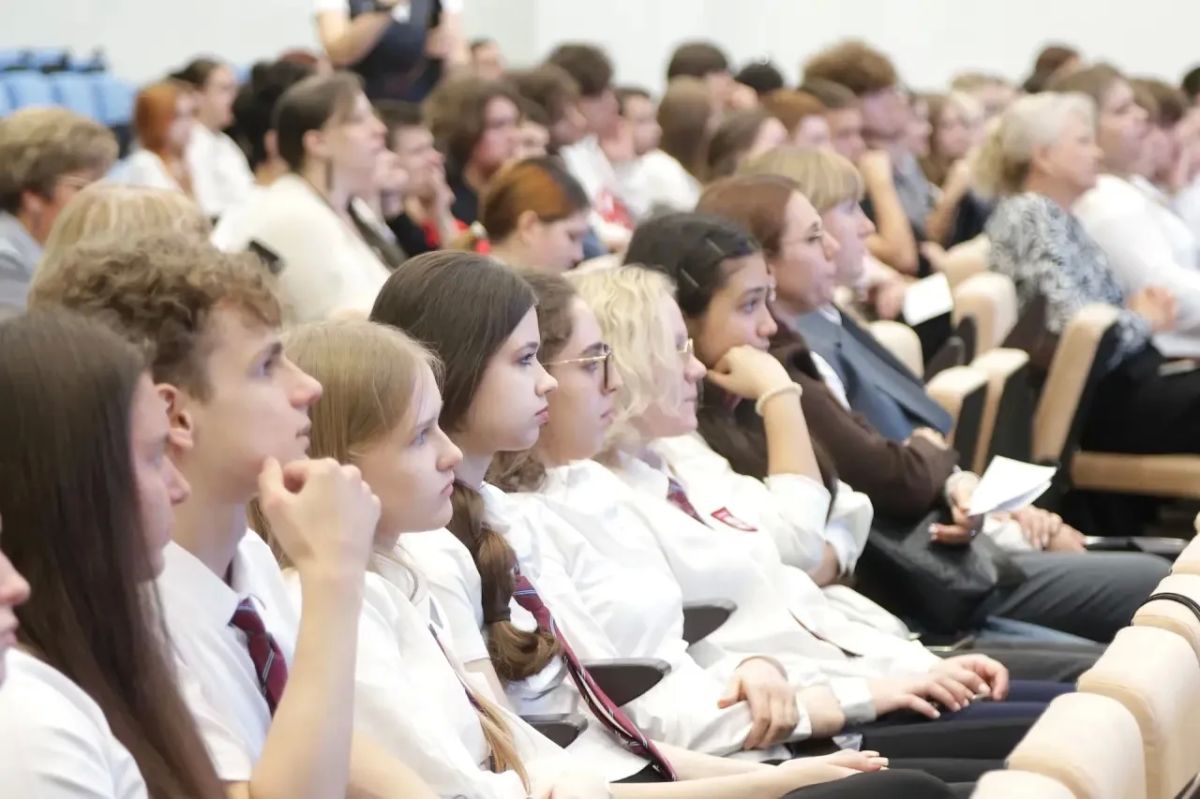 В Воронеже на первом региональном профориентационном форуме «Россия — мои горизонты» школьники примеряли профессии, а педагоги и индустриальные партнеры обсуждали образовательные технологии В Воронеже на первом региональном профориентационном форуме «Россия — мои горизонты» школьники примеряли профессии, а педагоги и индустриальные партнеры обсуждали образовательные технологии