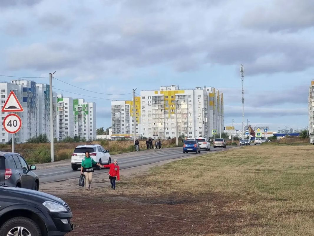 Сегодня члены комиссии по образованию и науке выехали в поселок Отрадное Новоусманского района по обращению местных жителей Сегодня члены комиссии по образованию и науке выехали в поселок Отрадное Новоусманского района по обращению местных жителей