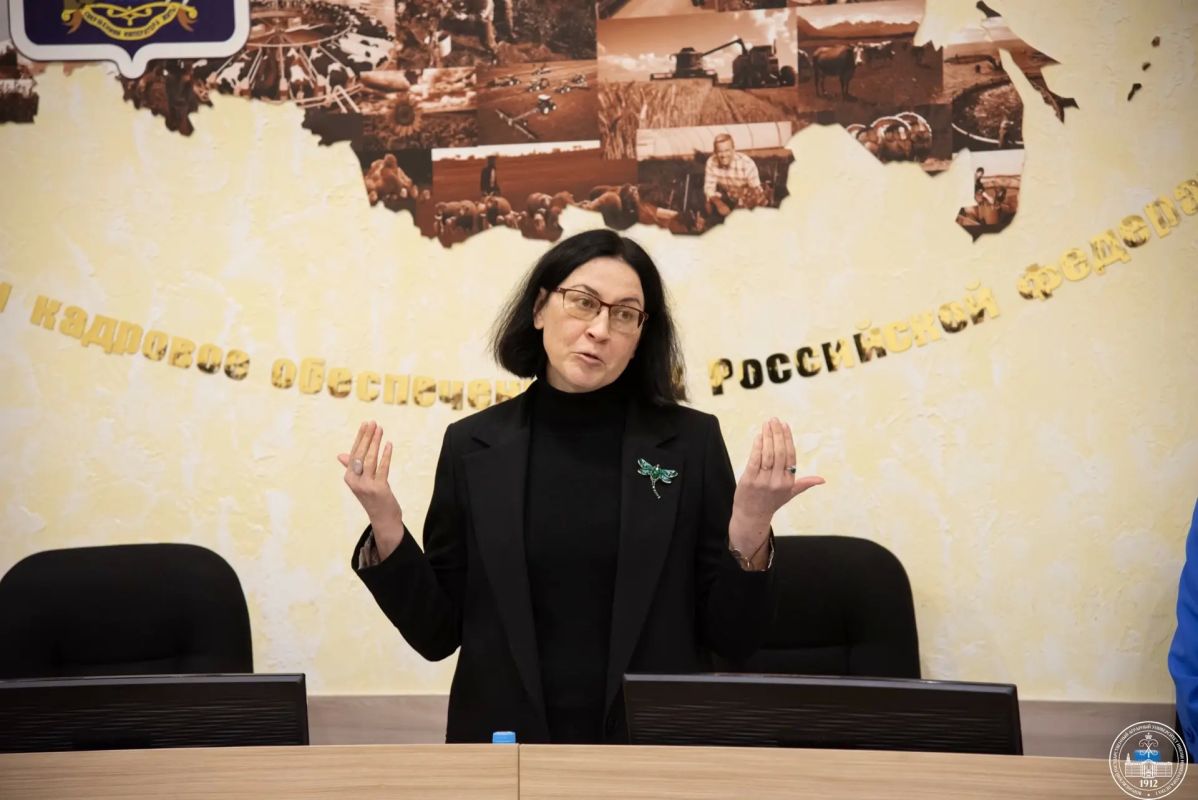 В Воронежском ГАУ прошла встреча с Минсельхозом России по цифровизации сельского хозяйства В Воронежском ГАУ прошла встреча с Минсельхозом России по цифровизации сельского хозяйства