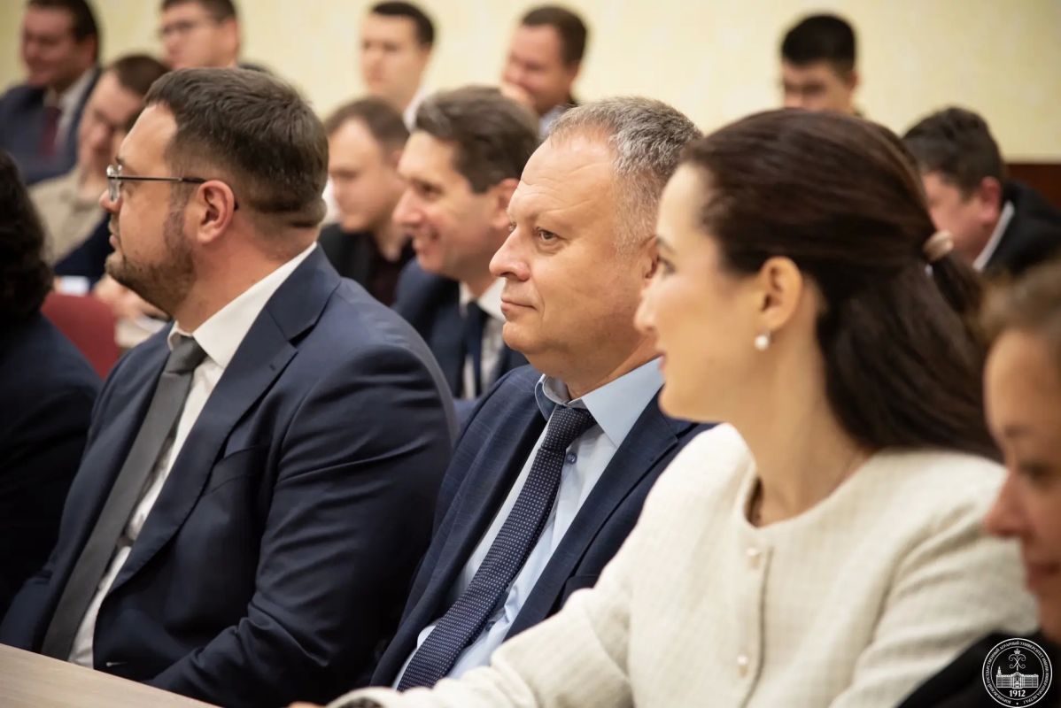 В Воронежском ГАУ прошла встреча с Минсельхозом России по цифровизации сельского хозяйства В Воронежском ГАУ прошла встреча с Минсельхозом России по цифровизации сельского хозяйства