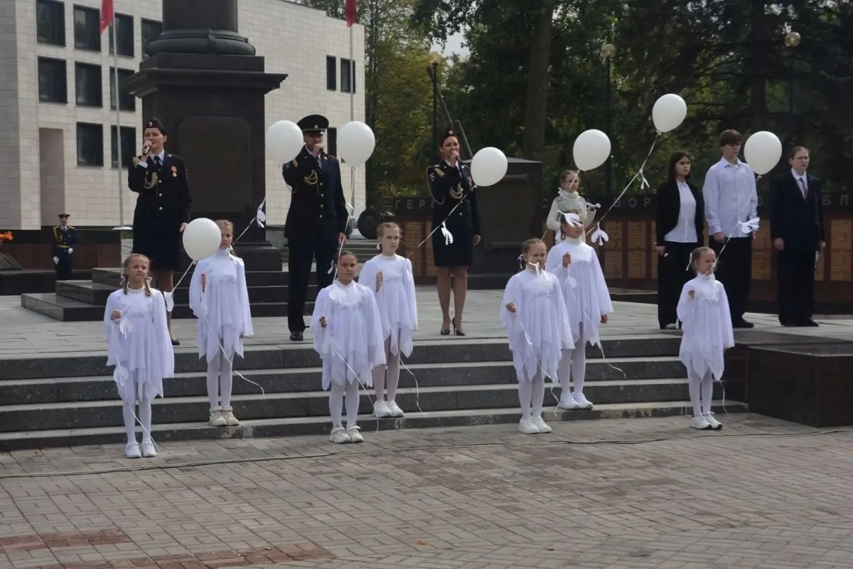 Воронежцы почтили память погибших воинов: в городе прошла акция «Дни Белых Журавлей»