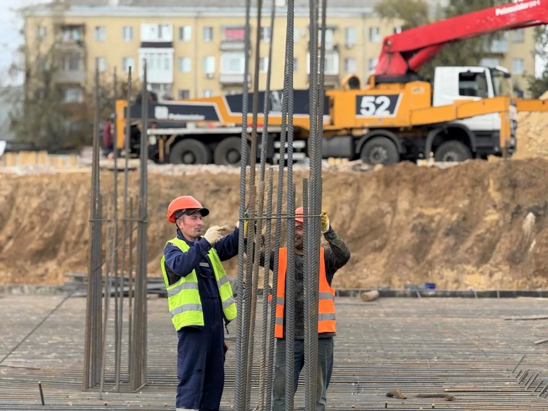 В Воронеже стартовала заливка фундаментной плиты стадиона «Факел» объемом 33 200 кубометров В Воронеже стартовала заливка фундаментной плиты стадиона «Факел» объемом 33 200 кубометров