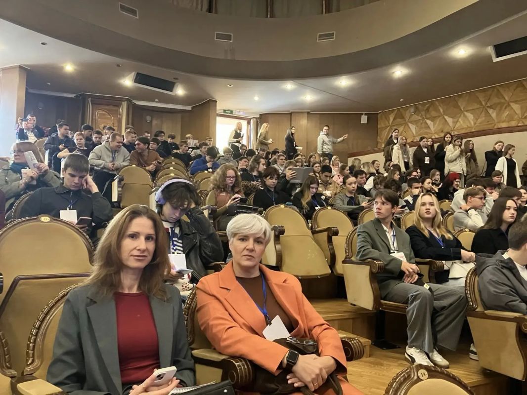 Служащие Минтруда посетили форум «Безопасность в цифровом мире»