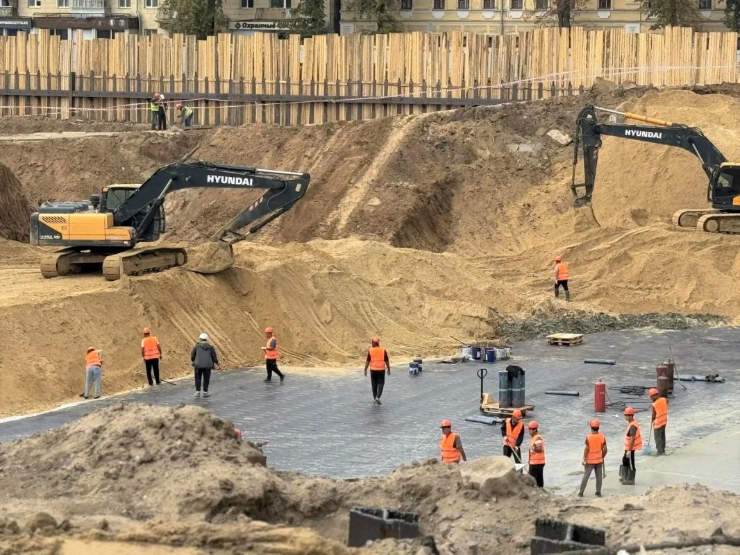 В Воронеже стартовала заливка фундаментной плиты стадиона «Факел» объемом 33 200 кубометров В Воронеже стартовала заливка фундаментной плиты стадиона «Факел» объемом 33 200 кубометров