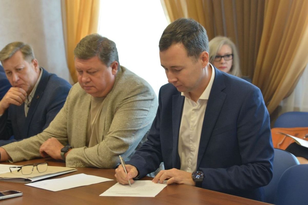 На заседании комиссии по жилищно-коммунальному хозяйству и благоустройству городского парламента, которое прошло под председательством депутата Александра Сысоева, был рассмотрен вопрос о готовности городской инфраструктуры... На заседании комиссии по жилищно-коммунальному хозяйству и благоустройству городского парламента, которое прошло под председательством депутата Александра Сысоева, был рассмотрен вопрос о готовности городской инфраструктуры...