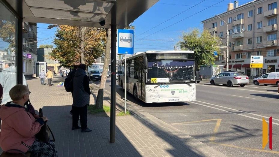 По карте – 43 рубля, наличкой – 46 рублей: почему в Воронеже меняют тариф на проезд в автобусе