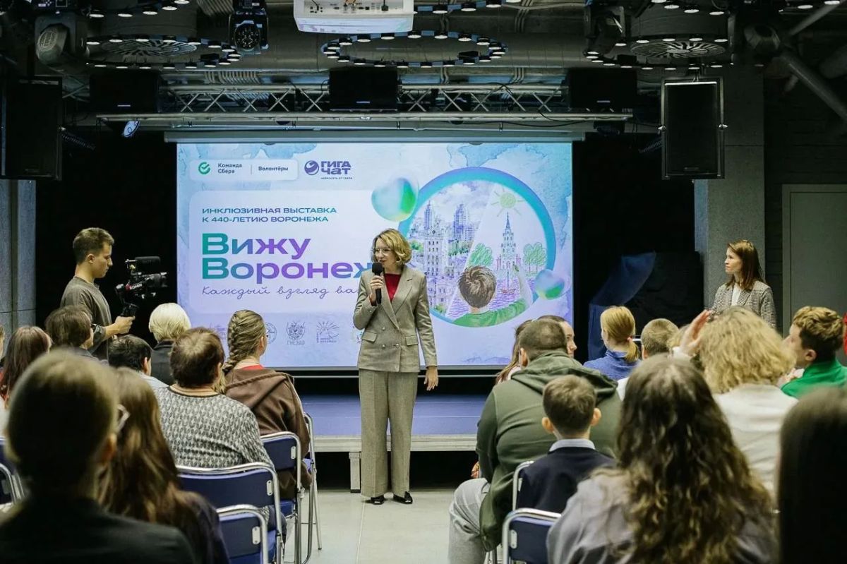 В Центре креативных индустрий «Матрёшка» открылась инклюзивная выставка «Вижу Воронеж»