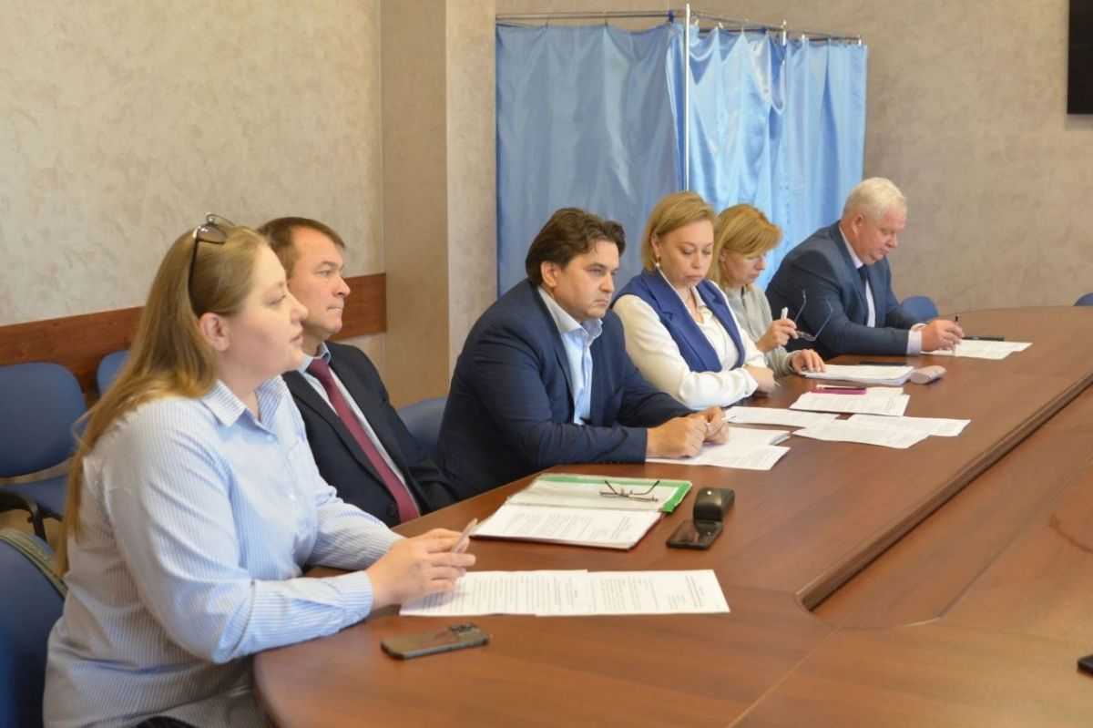 На заседании комиссии по жилищно-коммунальному хозяйству и благоустройству городского парламента, которое прошло под председательством депутата Александра Сысоева, был рассмотрен вопрос о готовности городской инфраструктуры... На заседании комиссии по жилищно-коммунальному хозяйству и благоустройству городского парламента, которое прошло под председательством депутата Александра Сысоева, был рассмотрен вопрос о готовности городской инфраструктуры...