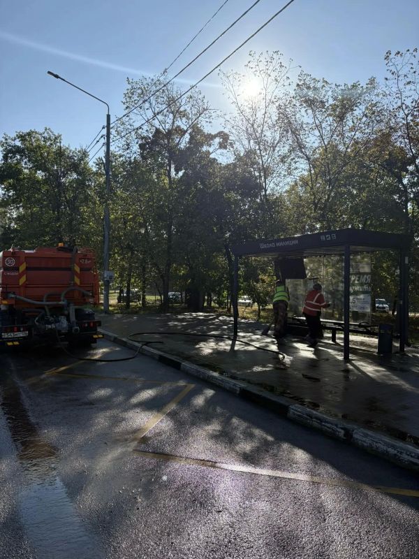 Комбинаты благоустройства продолжают приводить в порядок территории во всех районах города Комбинаты благоустройства продолжают приводить в порядок территории во всех районах города