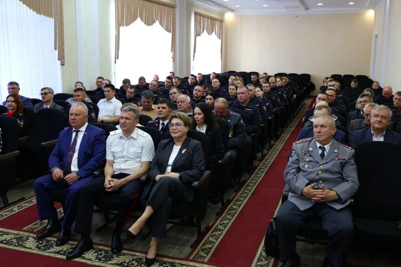 35 лет на страже порядка: в Воронеже чествовали ветеранов и действующих сотрудников полка ППС 35 лет на страже порядка: в Воронеже чествовали ветеранов и действующих сотрудников полка ППС