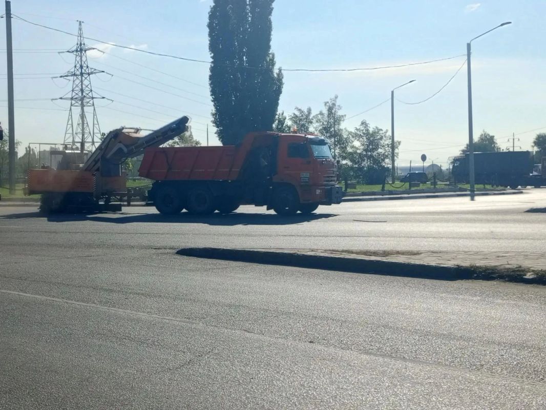 Комбинаты благоустройства продолжают приводить в порядок территории во всех районах города Комбинаты благоустройства продолжают приводить в порядок территории во всех районах города