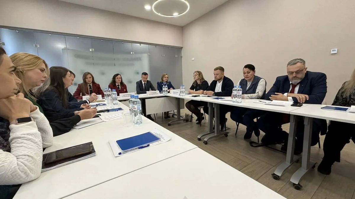 Сегодня, 2 октября 2026 года, представитель прокуратуры области приняла участие в рабочем совещании по вопросам правового регулирования привлечения хозяйствующих субъектов к административной ответственности