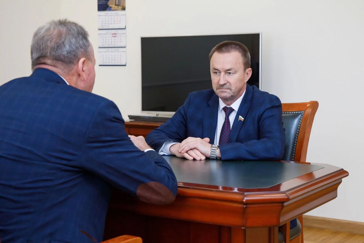 Юрий Матузов провел рабочую встречу с руководителем ГК «Агротех-Гарант» Александром Евсеевым Юрий Матузов провел рабочую встречу с руководителем ГК «Агротех-Гарант» Александром Евсеевым